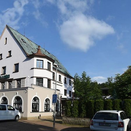 Hotel U Jezirka Ліберець Екстер'єр фото