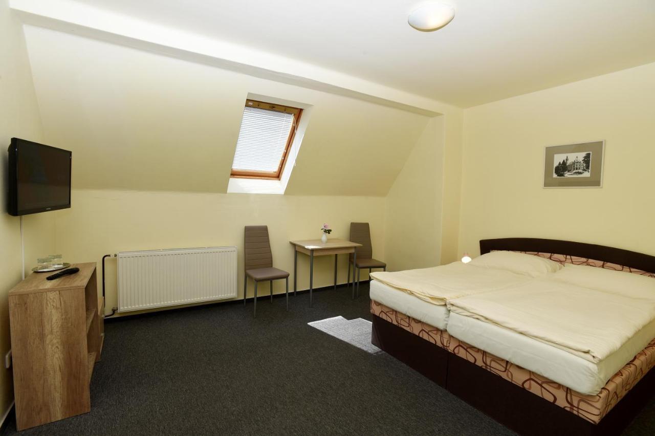 Hotel U Jezirka Ліберець Екстер'єр фото