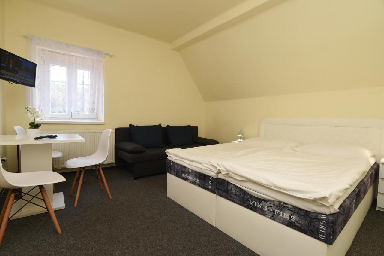 Hotel U Jezirka Ліберець Екстер'єр фото