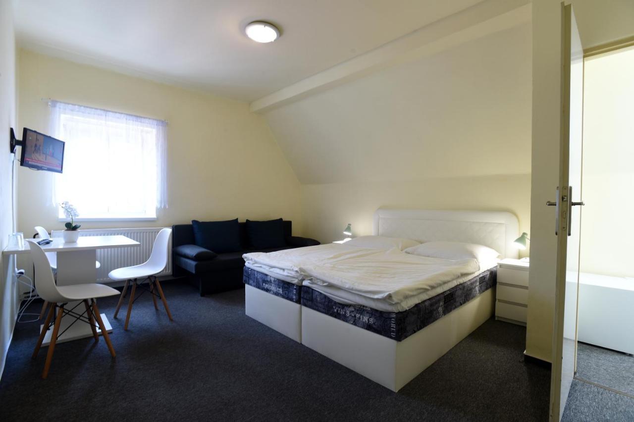 Hotel U Jezirka Ліберець Екстер'єр фото