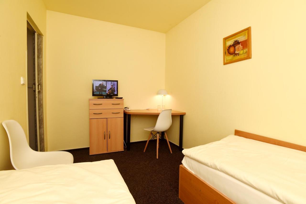 Hotel U Jezirka Ліберець Екстер'єр фото