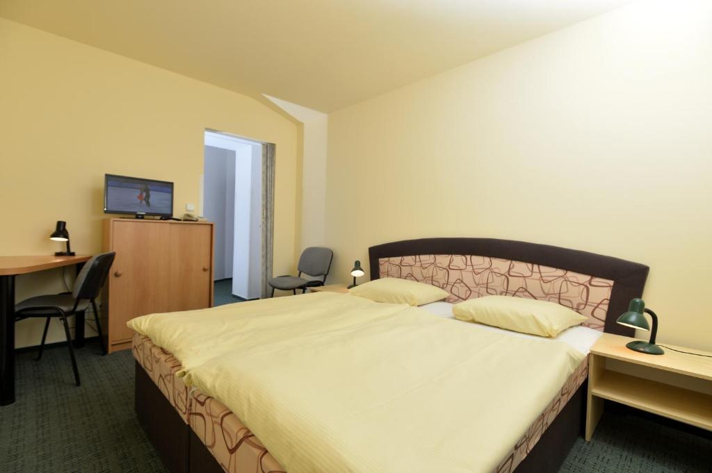 Hotel U Jezirka Ліберець Номер фото